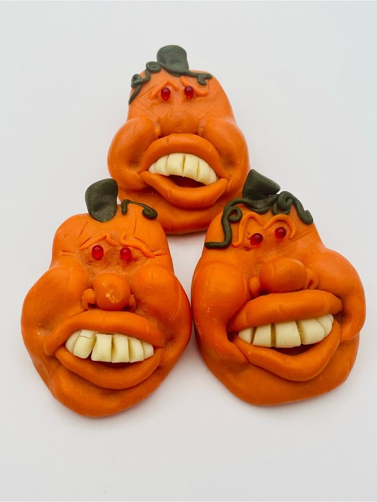 Jewelry - Set of 3 Whimsical Crazy Face Light Up Pumpkin Brooch Pins. Red eyes and Teeth.